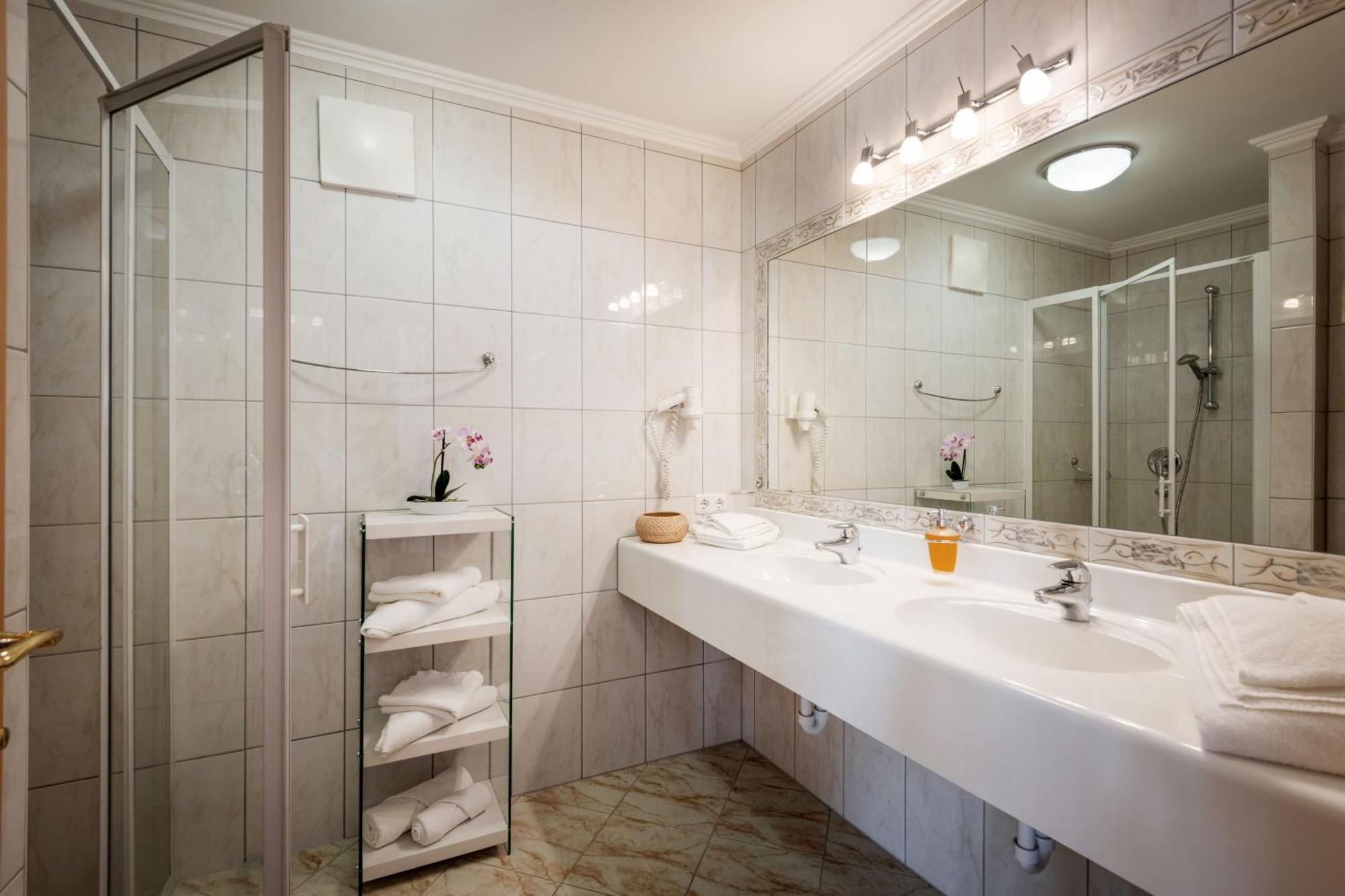 Three-Bedroom Apartment,1705577065:JPEG